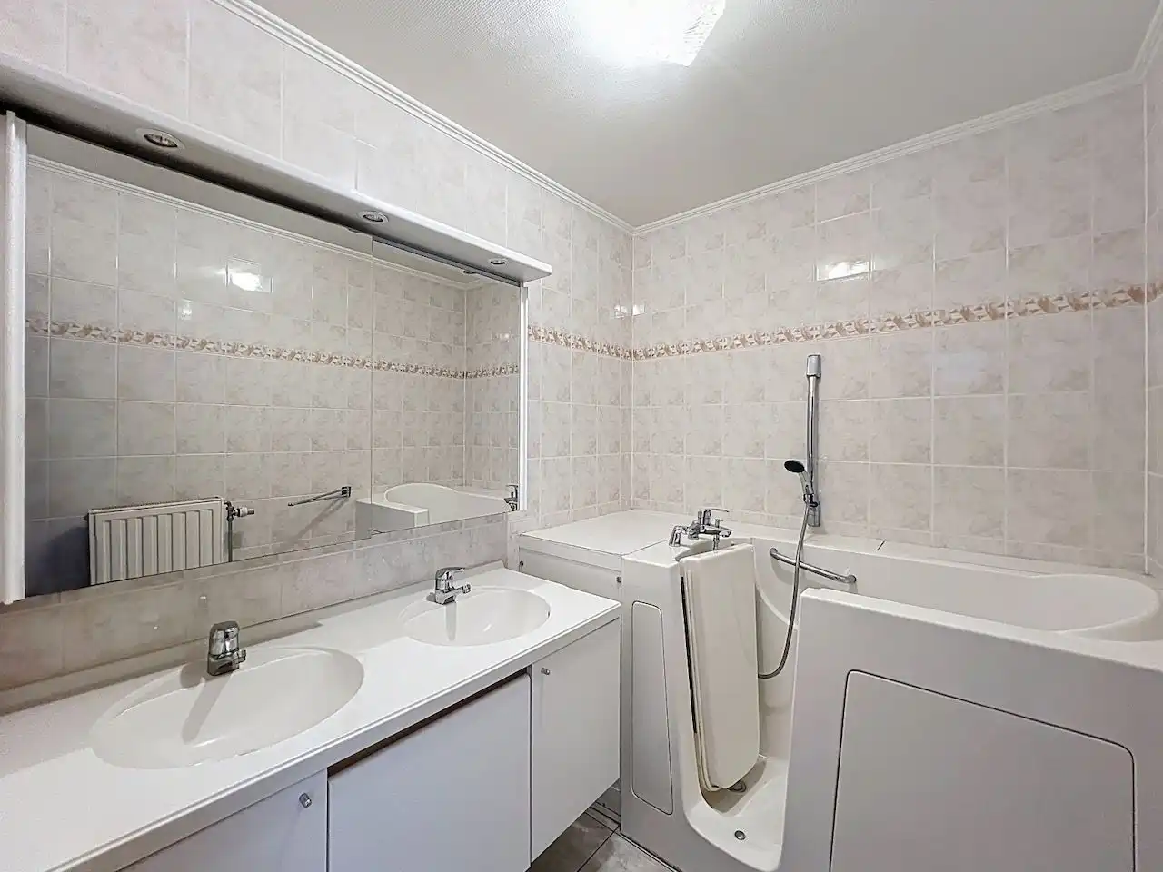 Ruim en functioneel appartement met drie slaapkamers vlakbij het Vissershuldeplein te Heist foto 25