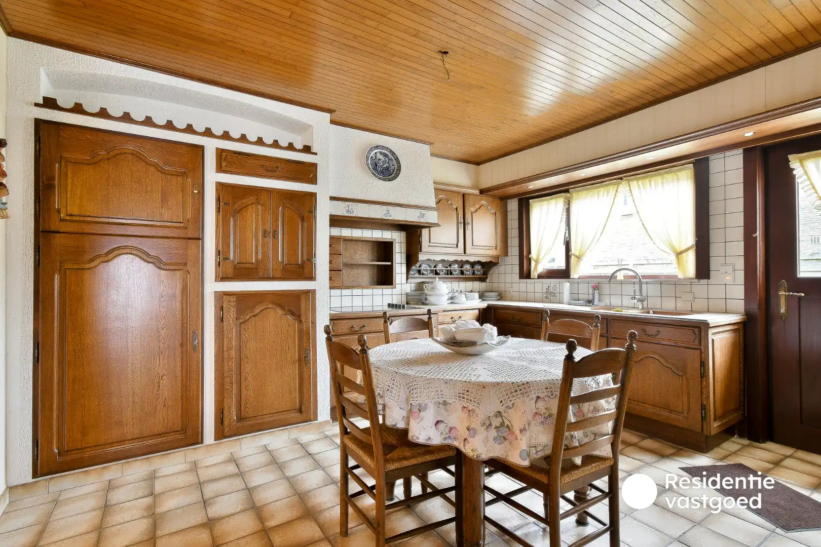 Alleenstaande bungalow met 4 slaapkamers en ruime tuin foto 18