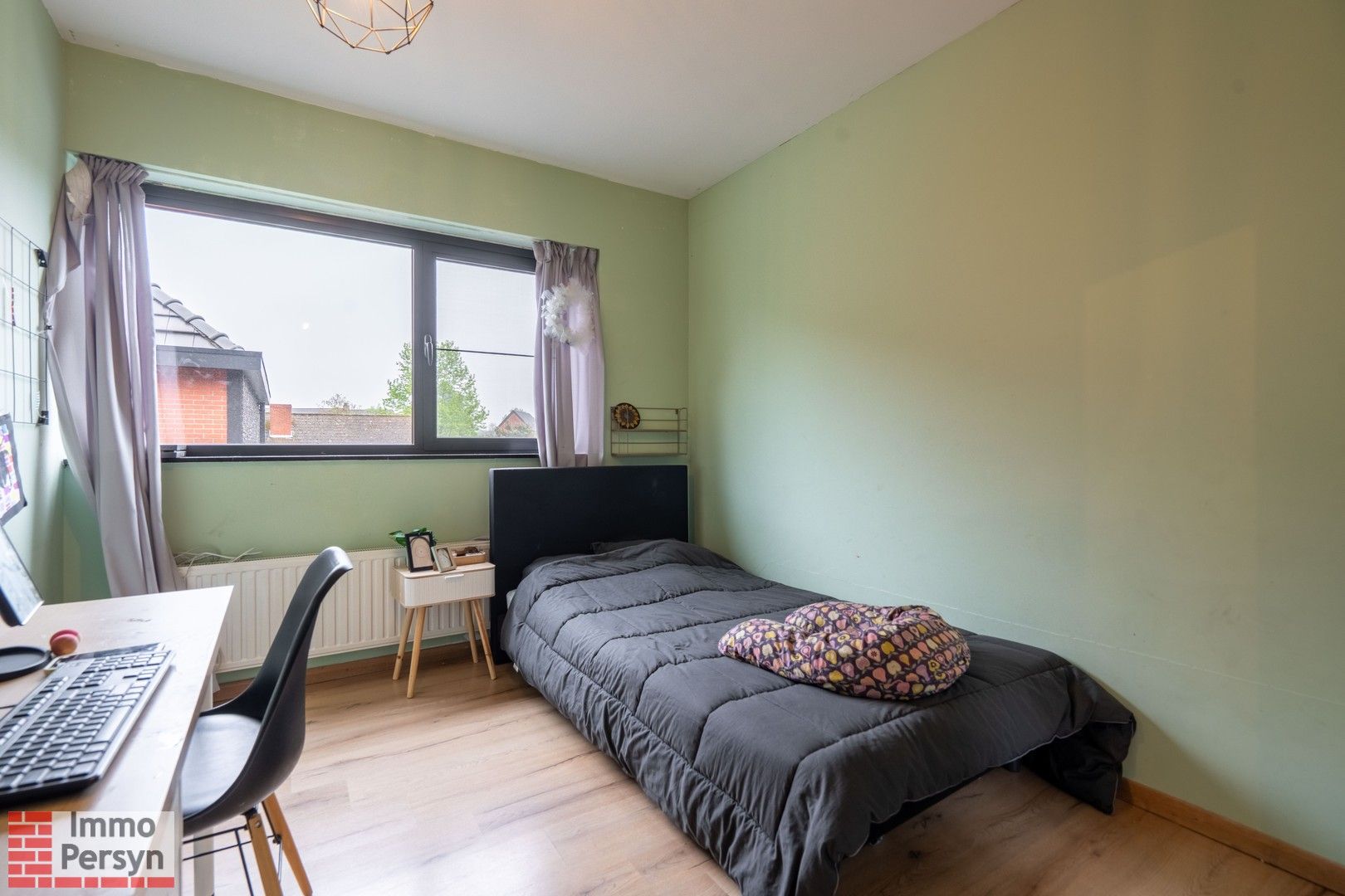 Prachtige HOB (2012) met 6 Slaapkamers, 2 Badkamers, Zwembad en Vrijstaande Garage foto 11
