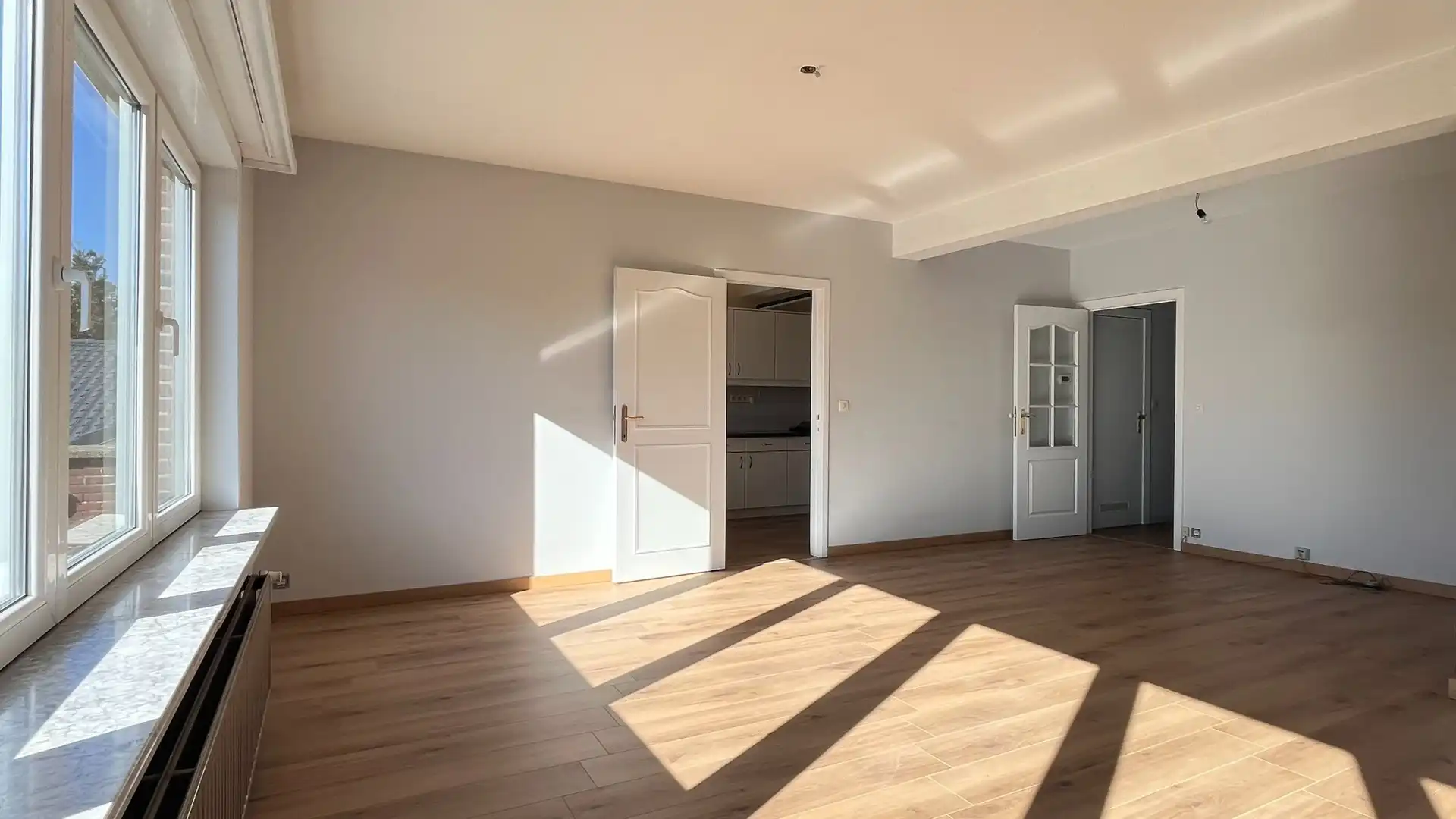 Appartement met drie slaapkamers, terras, kelderberging en garage. foto 3