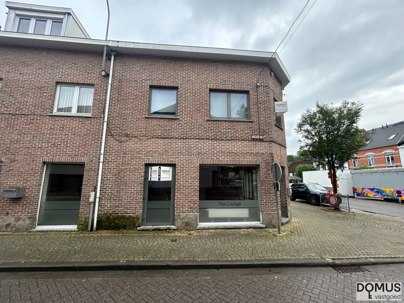 Centraal gelegen handelspand met appartement foto 3