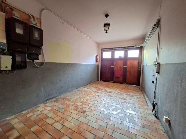 Ruime rijwoning met garage en tuin foto 12