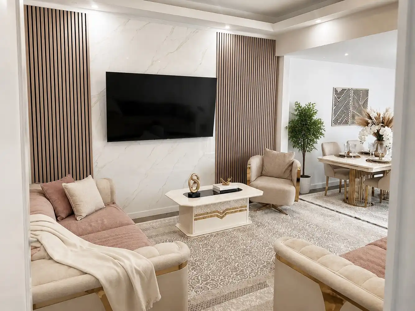 Gerenoveerde woning met 4 slaapkamers en praktijkruimte foto {{pictureIndex}}