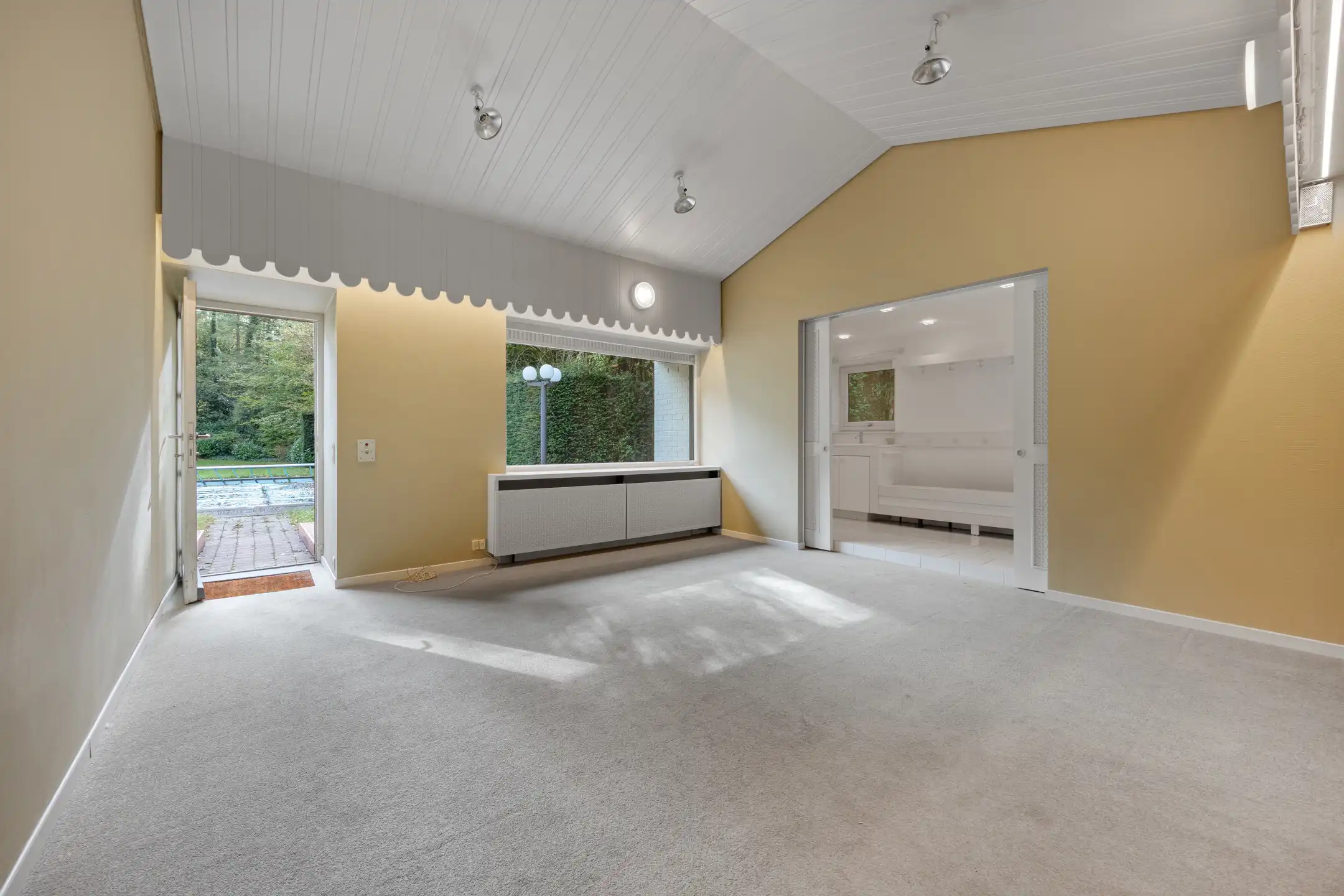 Seventiesvilla met zwembad en wellnessruimte in het groen  foto 19