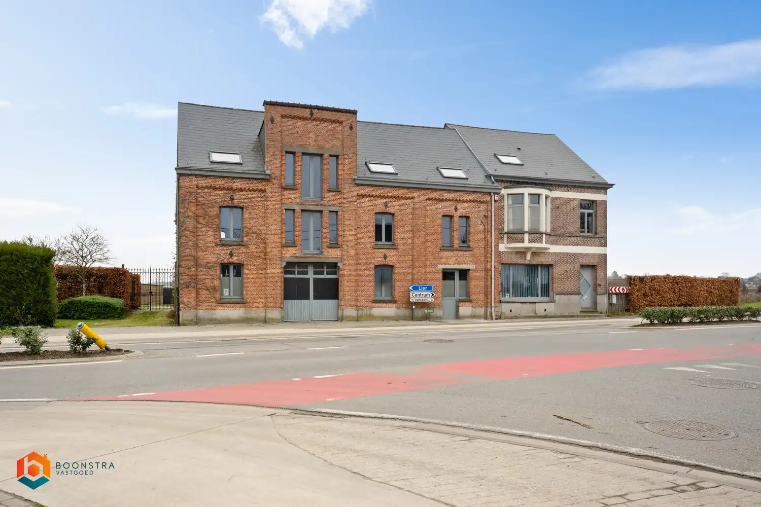 Zonevreemde woning met magazijn te Putte foto 3