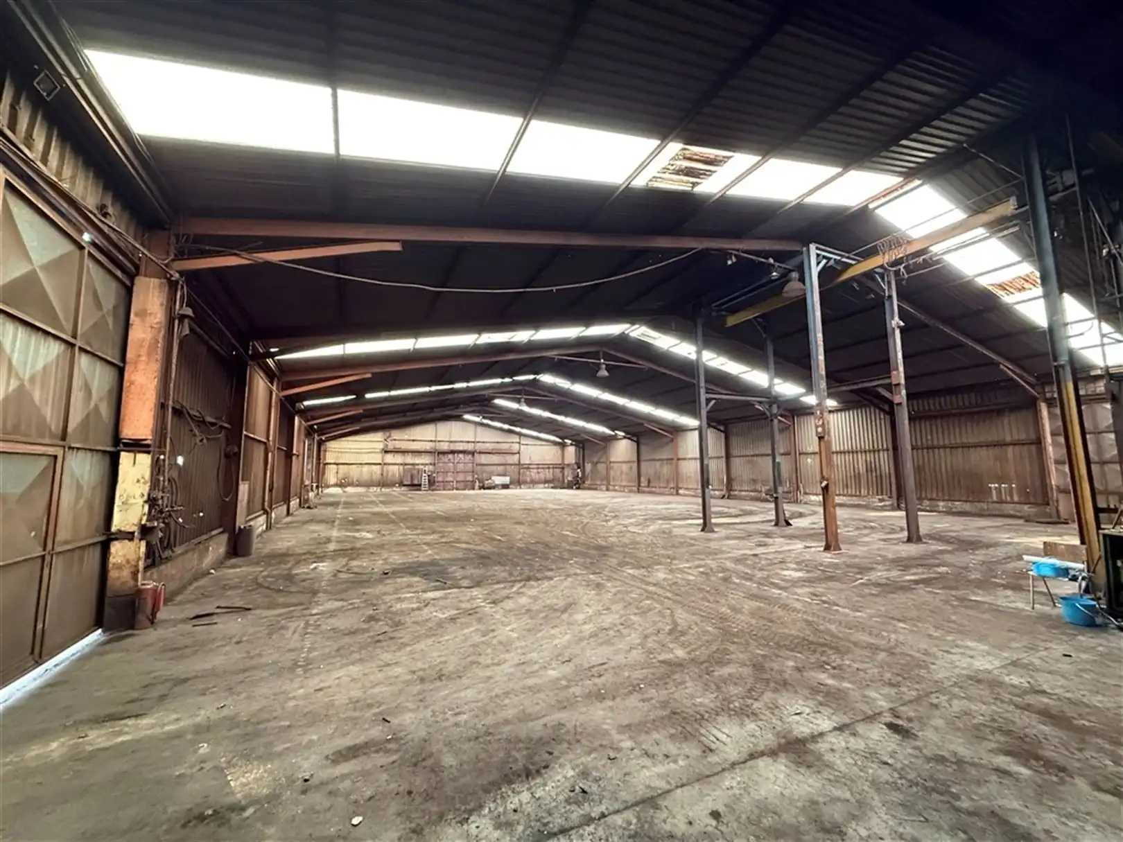 Industriële site met volledig verhard buitenterrein  foto 8