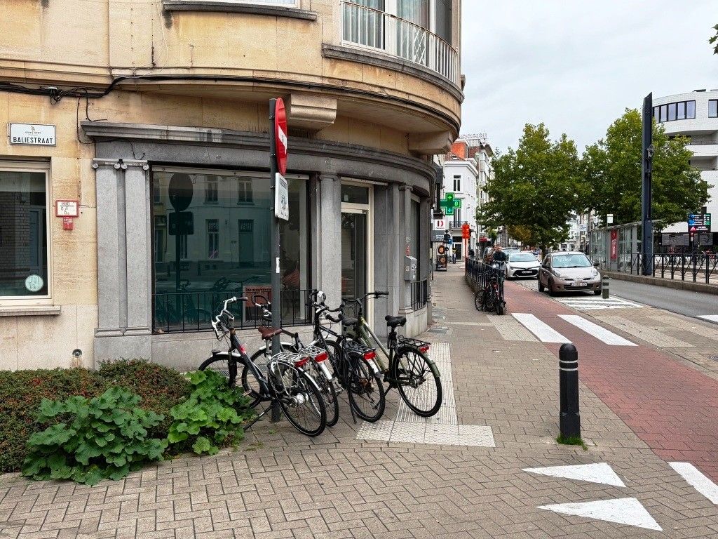 Uiterst commercieel gelegen handelsgelijkvloers foto 10