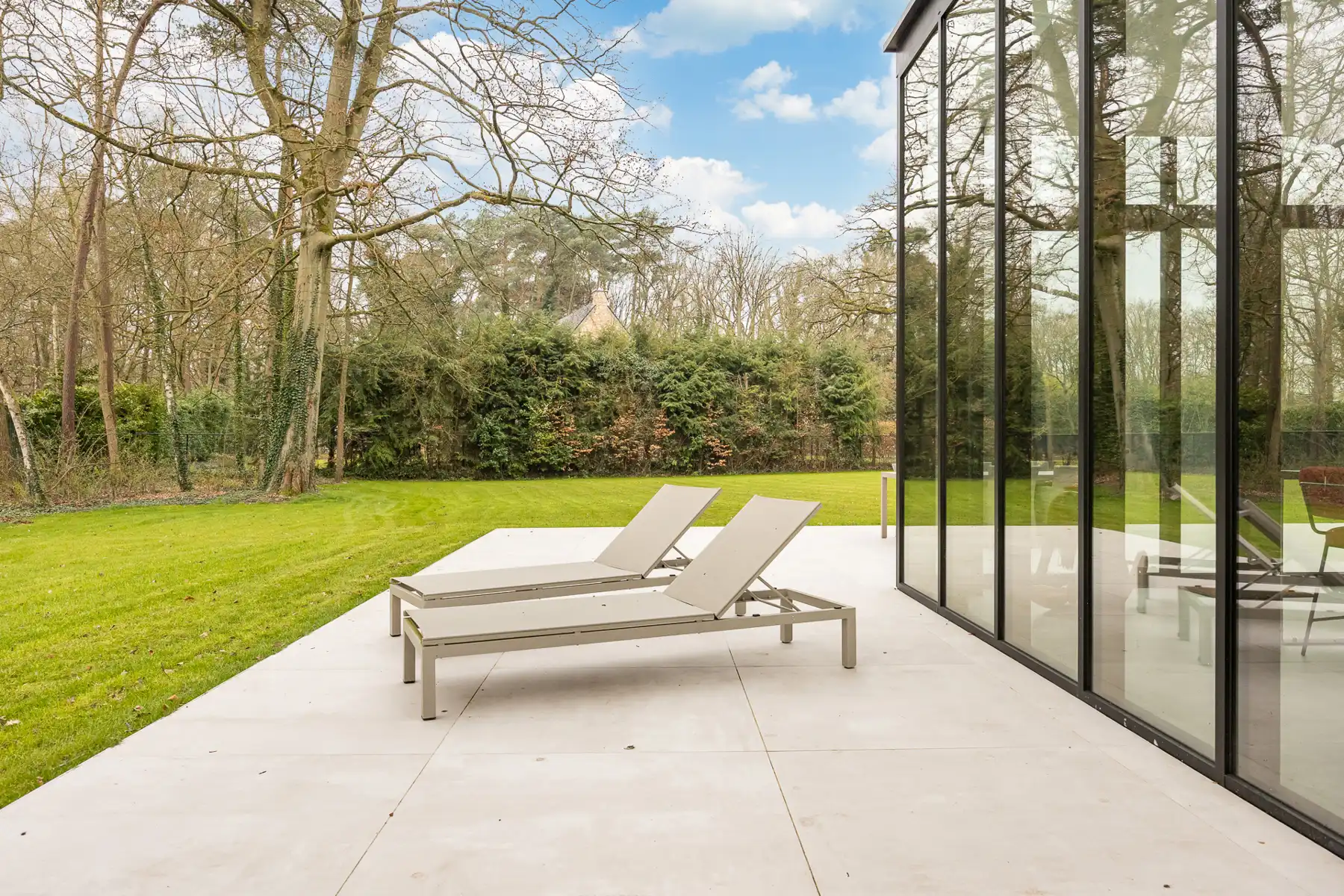 Luxueuze vernieuwbouwvilla met high-end afwerking foto 23