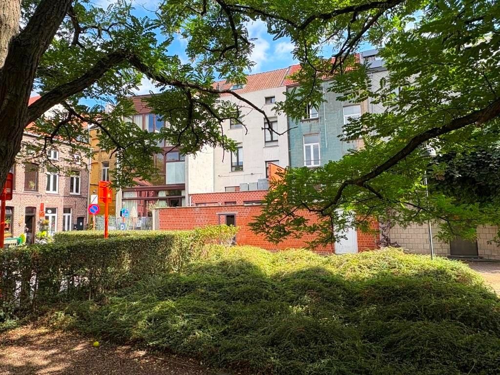 Authentieke burgerwoning aan het Rommelwaterpark met 5 slaapkamers, centrum Gent. foto {{pictureIndex}}