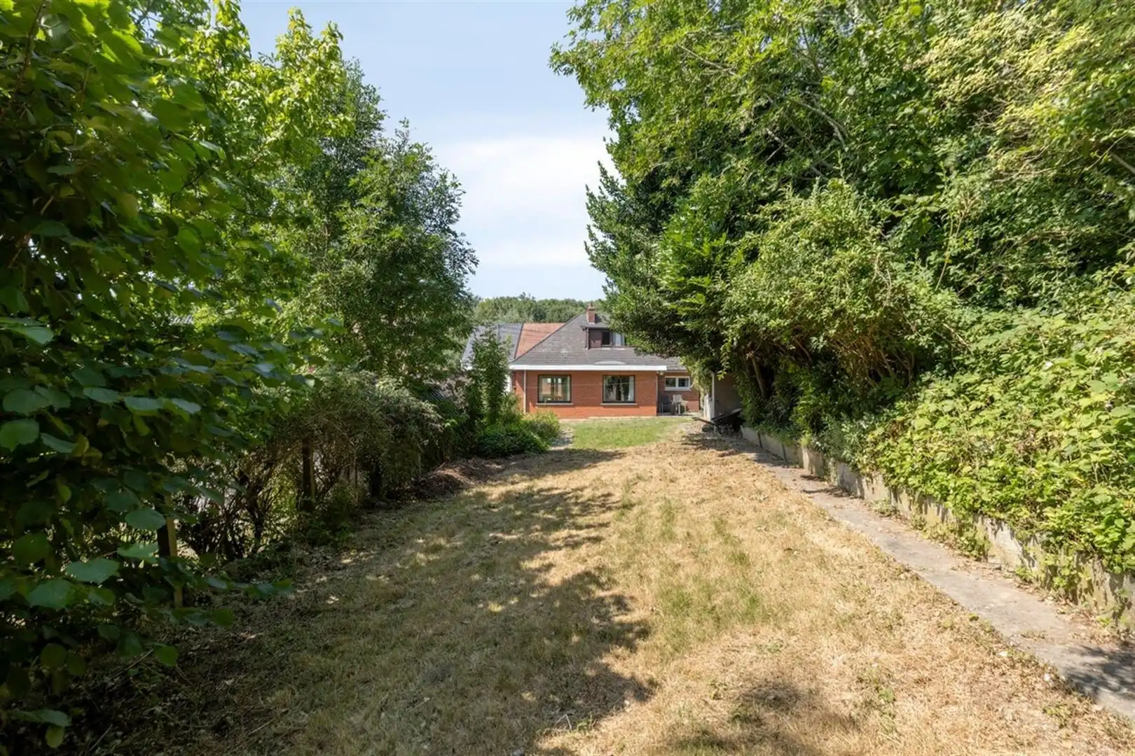Mooi gelegen te renoveren woning op de Wolvenberg foto 4
