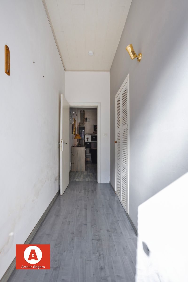 Gezinswoning met 4 slaapkamers, tuin en gerenoveerd dak. foto 4