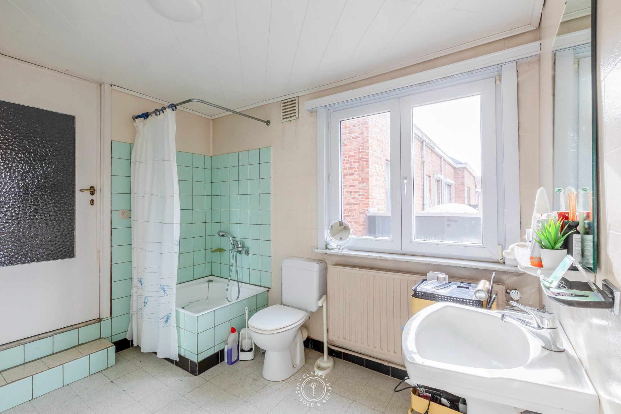 Ruime gezinswoning met fijne tuin en mogelijkheid tot vijf slaapkamers foto 17