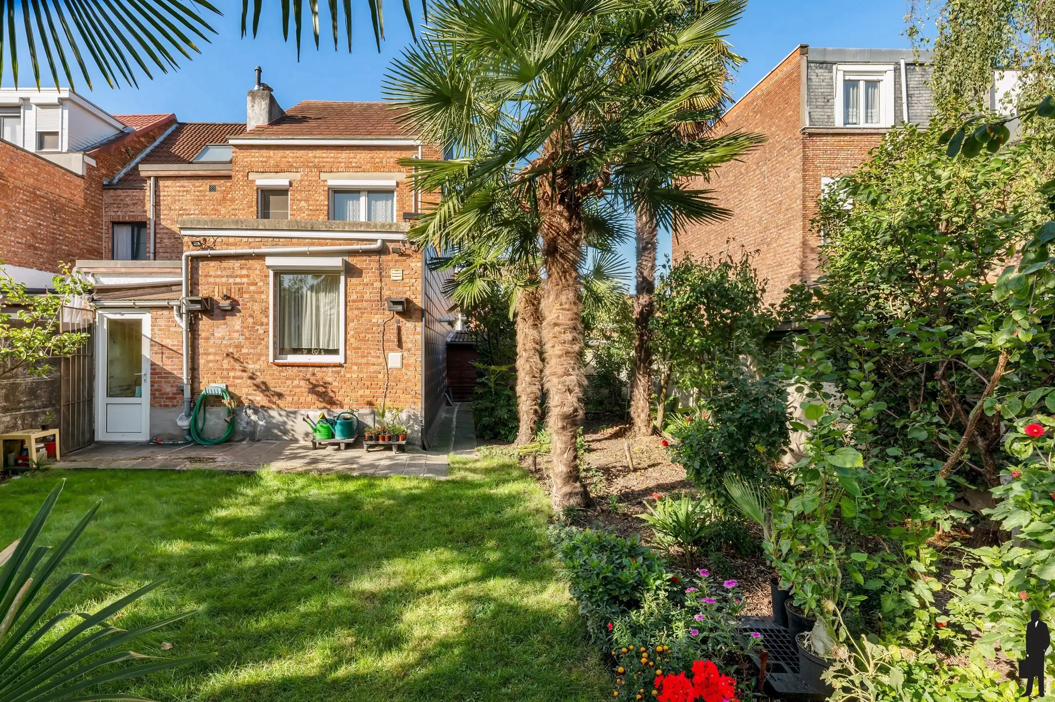 Ruime gezinswoning met bouwgrond. foto 4