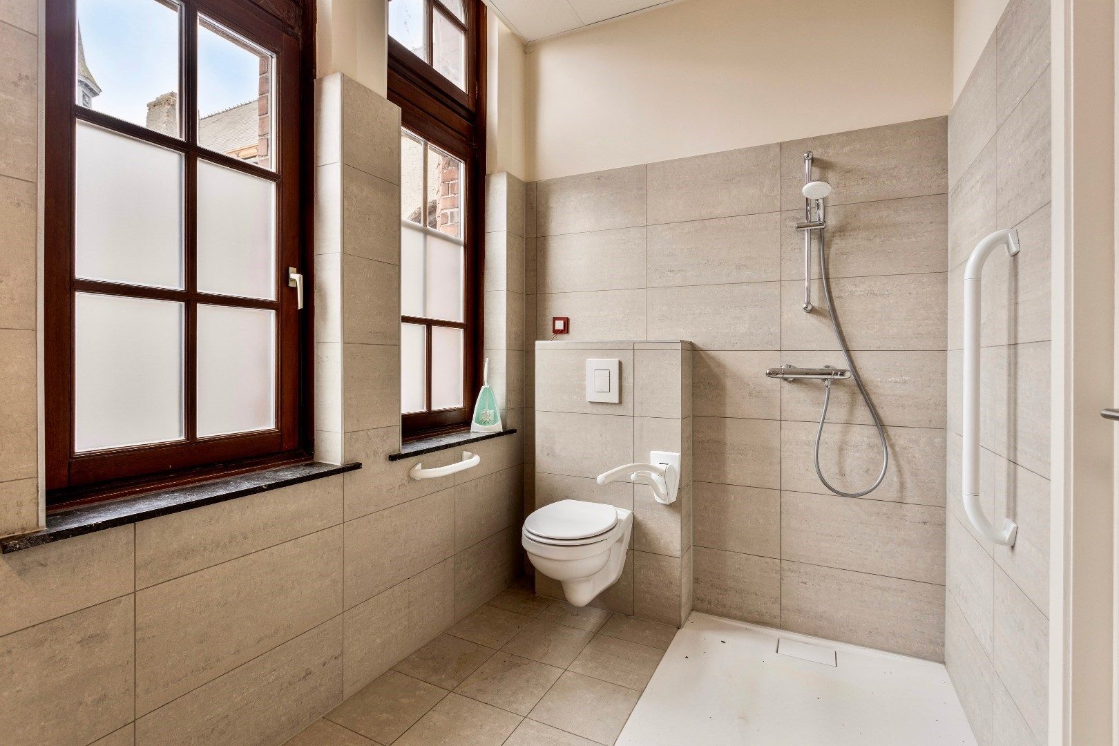 Moderne en ruime assistentiewoning te centrum Halle foto 6