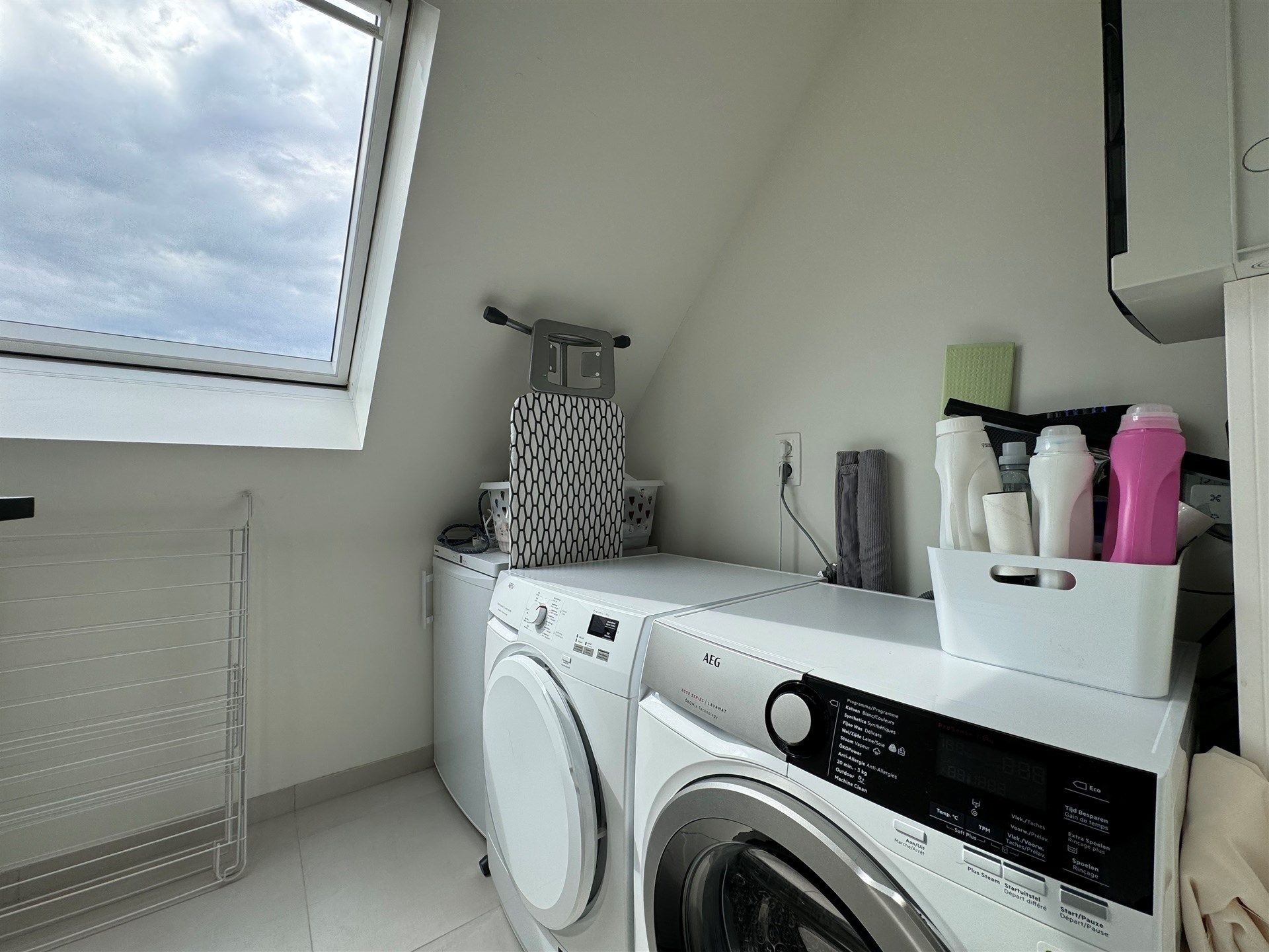Schitterend 2 slaapkamer appartement met staanplaats en carport. foto 11