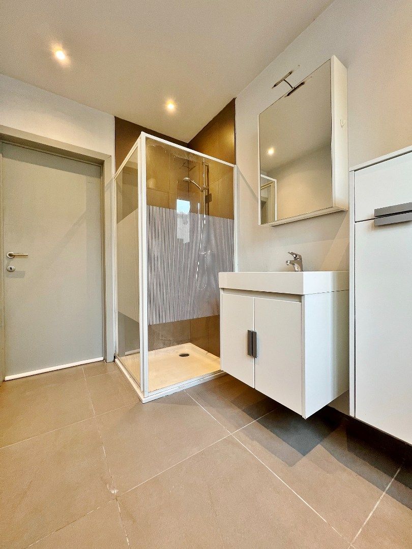 Rijwoning met 4 slaapkamers en koer  foto 10