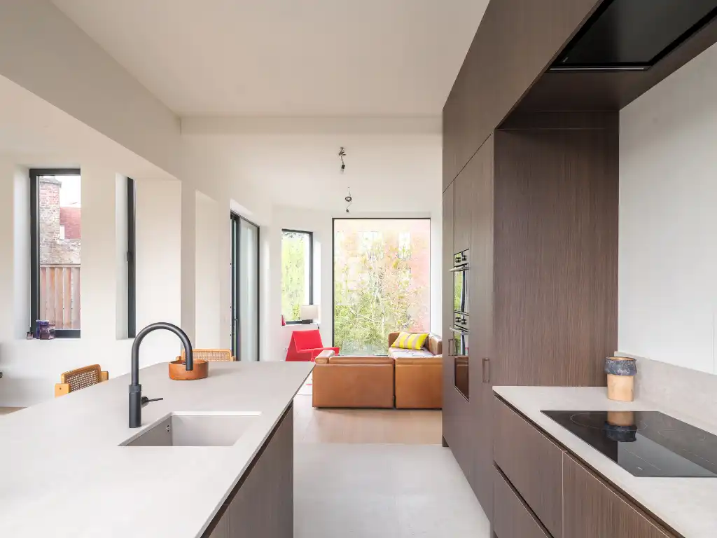 Uniek townhouse-appartement met o.m. 4 slaapkamers, 3 badkamer en een ruim terras. foto 4