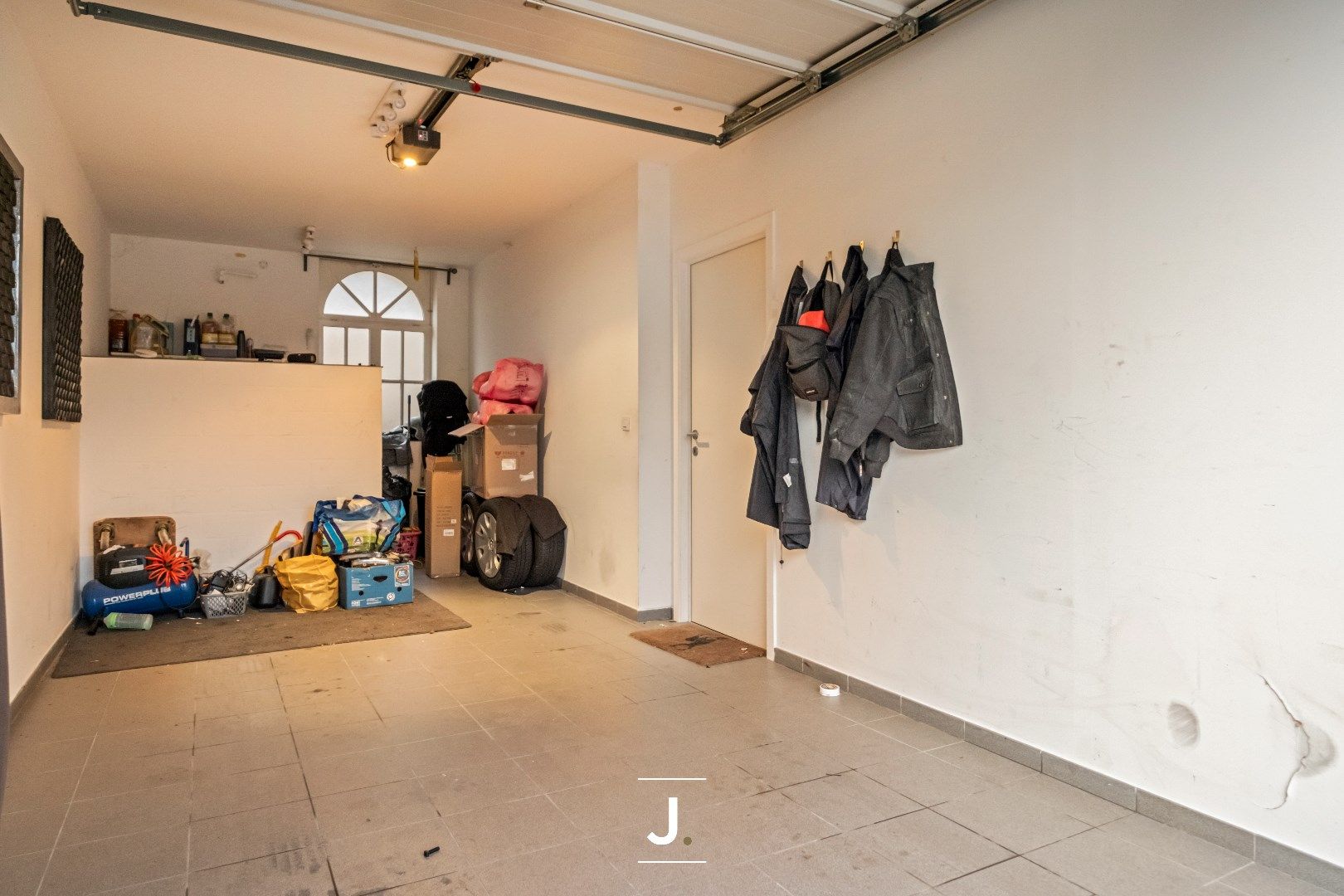 Charmante instapklare burgerwoning op de markt van Heule: een perfecte starterswoning of investering! foto 19