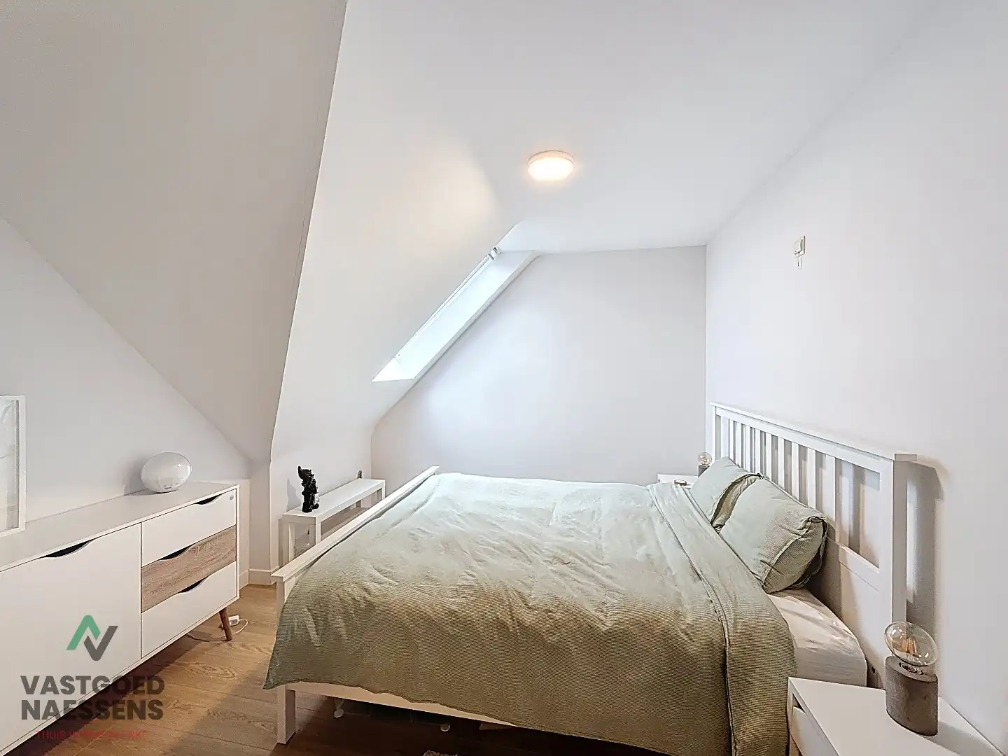 GEMEUBELD DUPLEX-APPARTEMENT MET 2 SLPK EN TERRAS  foto 14