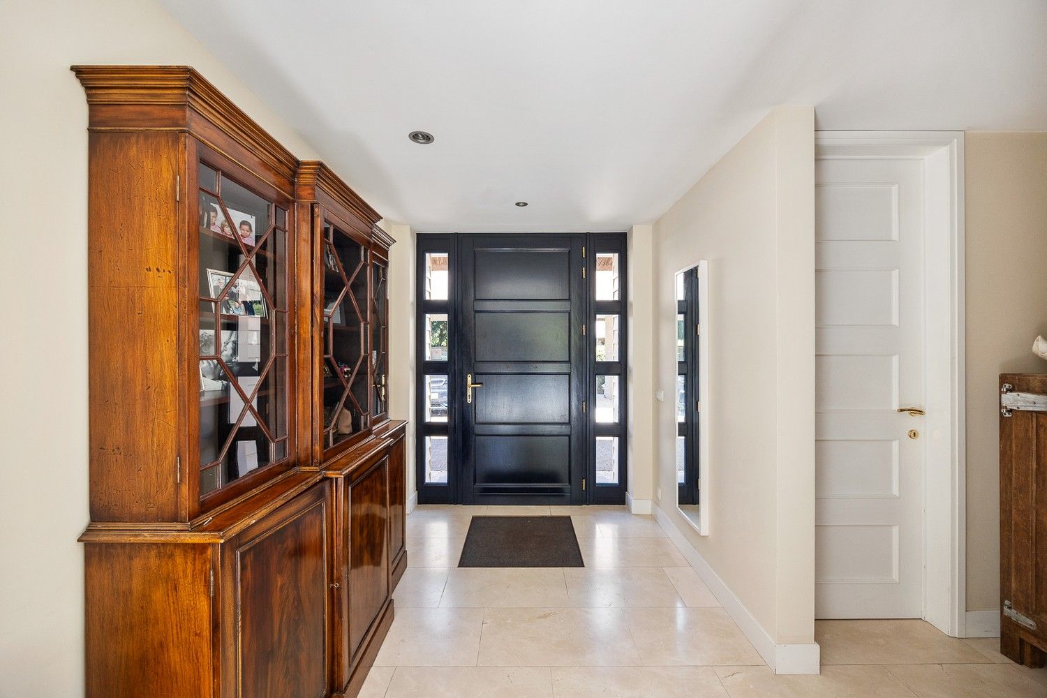 Architecturale rietgedekte villa op 5.717 m² grond foto 3