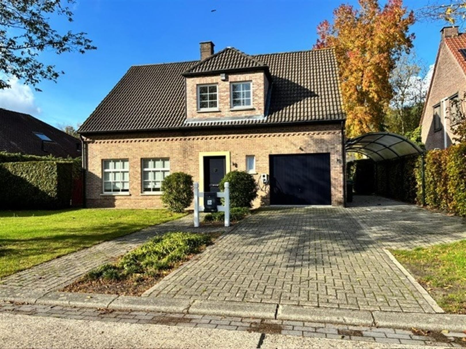 Instapklare villa met AIRCO met 4 slaapkame in Brasschaat! foto {{pictureIndex}}