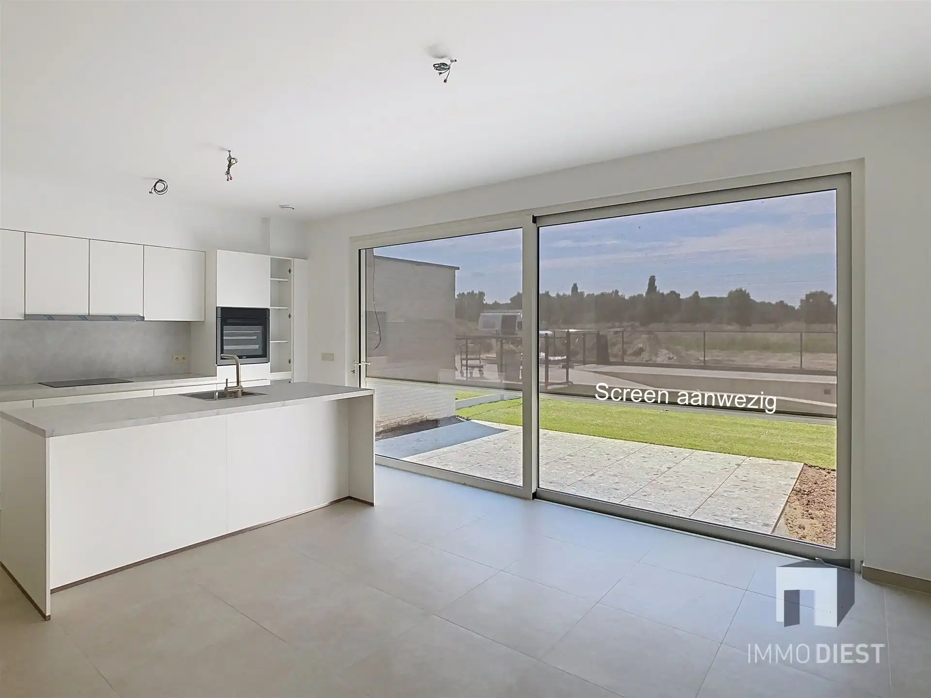 Gelijkvloers appartement met terras en tuintje foto 8