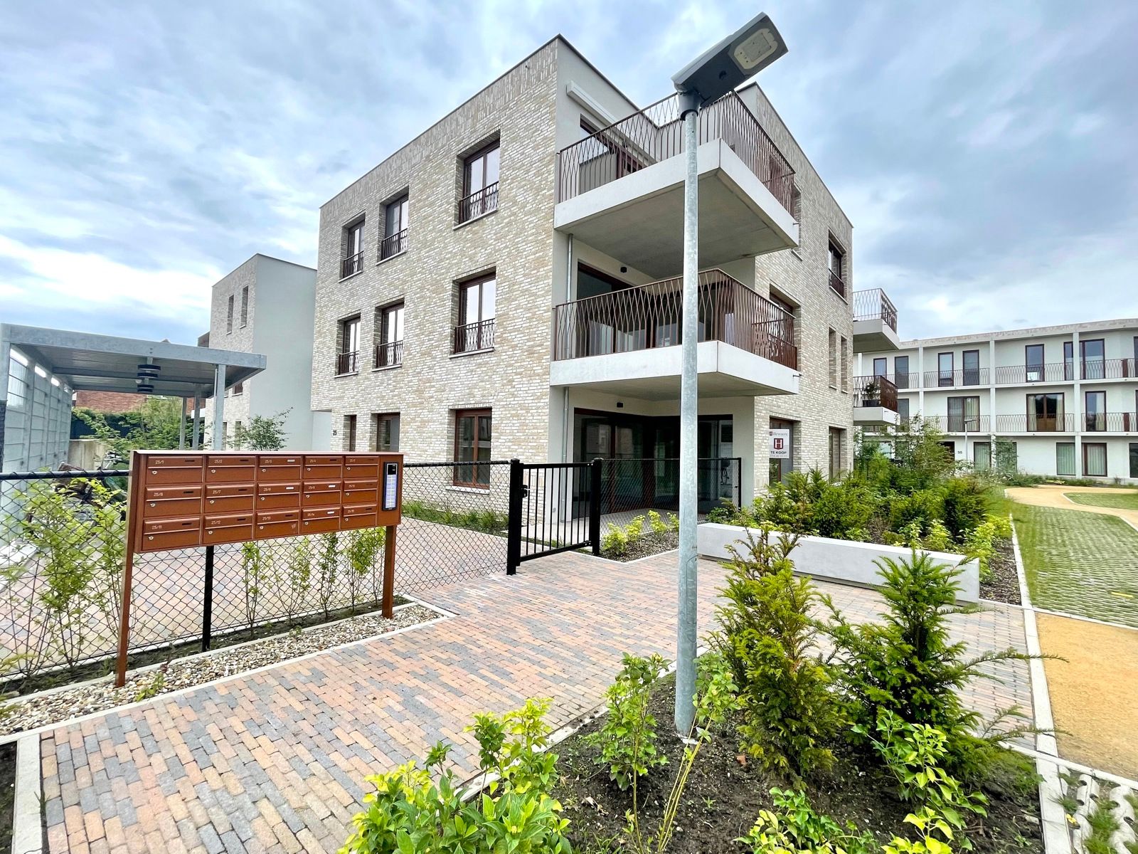 prachtig gelijkvloers 2-slaapkamer appartement foto 2