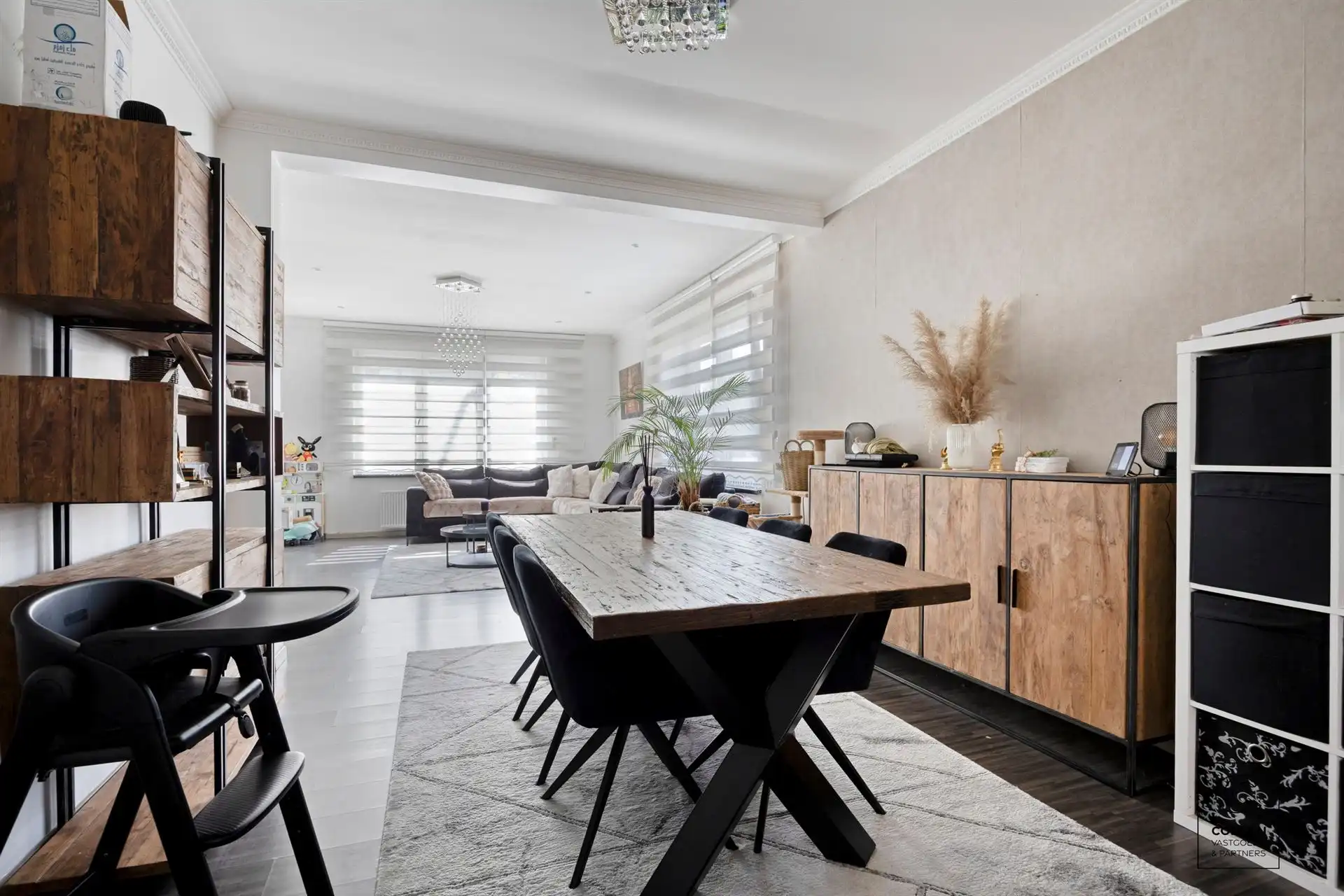 Ruime woning van 183 m² met 4 slpk's op uitstekende locatie! foto 4