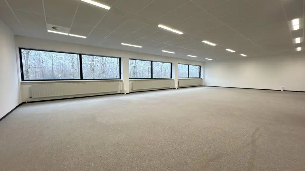 Logistiek bedrijfspand te huur nabij E19 in Mechelen-Noord foto 9
