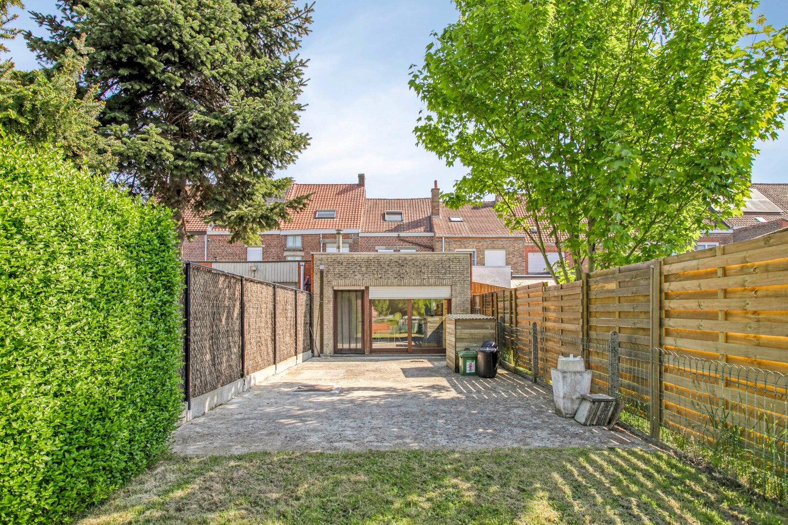 Ruime woning met 3 slaapkamers, bureau en tuin! foto 15