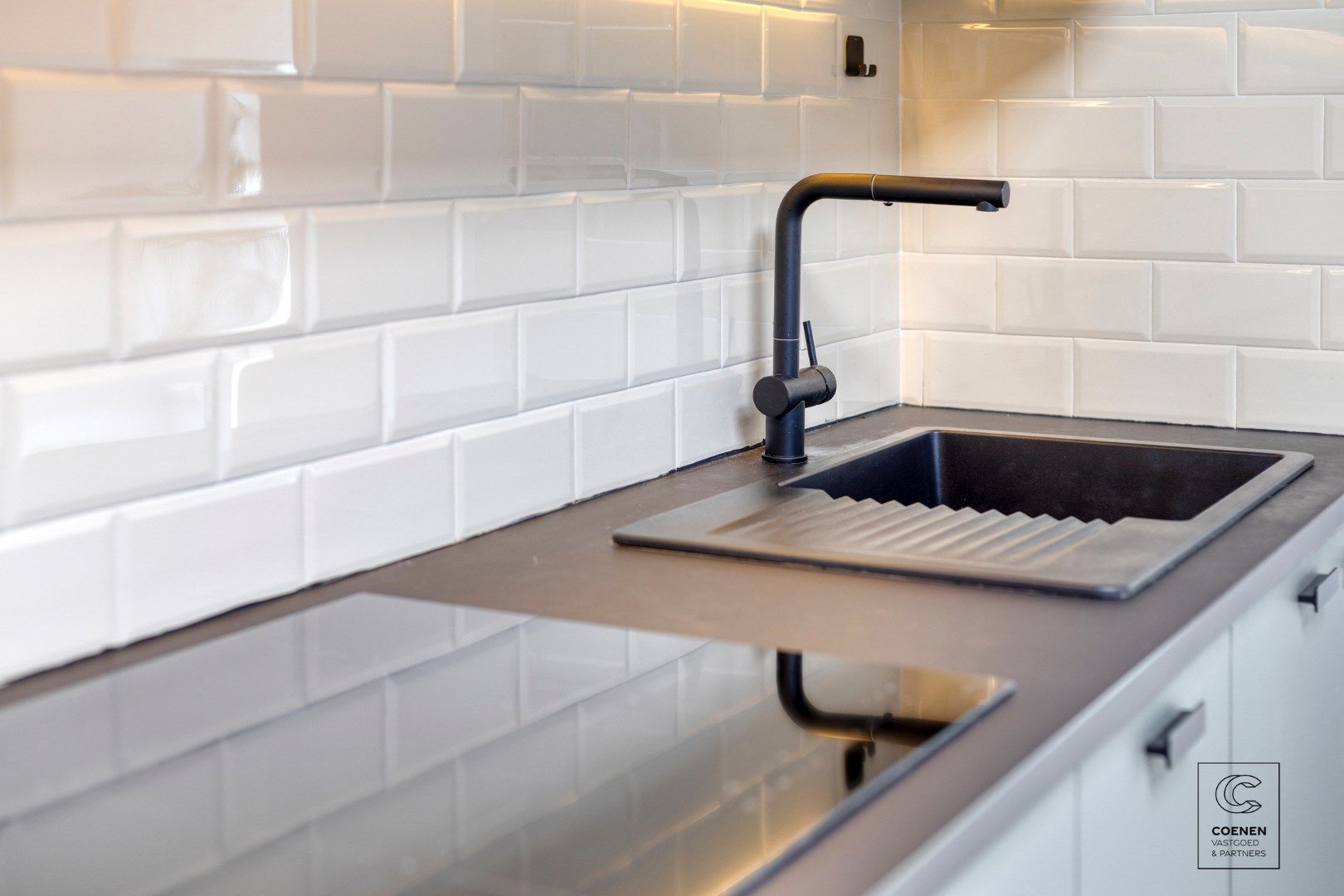 Instapklaar herenhuis van 241 m² met drie slaapkamers, gelegen in Mortsel! foto 21