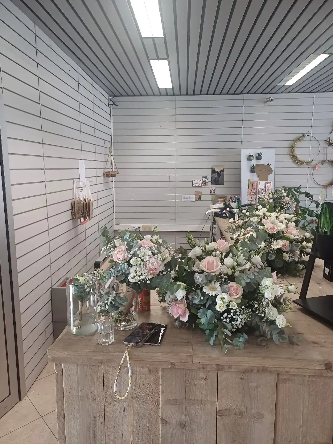 Goed gelegen handelsruimte met parking in het centrum van (Neer) pelt foto 4