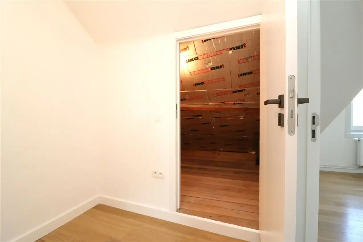 Vernieuwde, karatervolle woning met 4 slpk nabij station foto 38