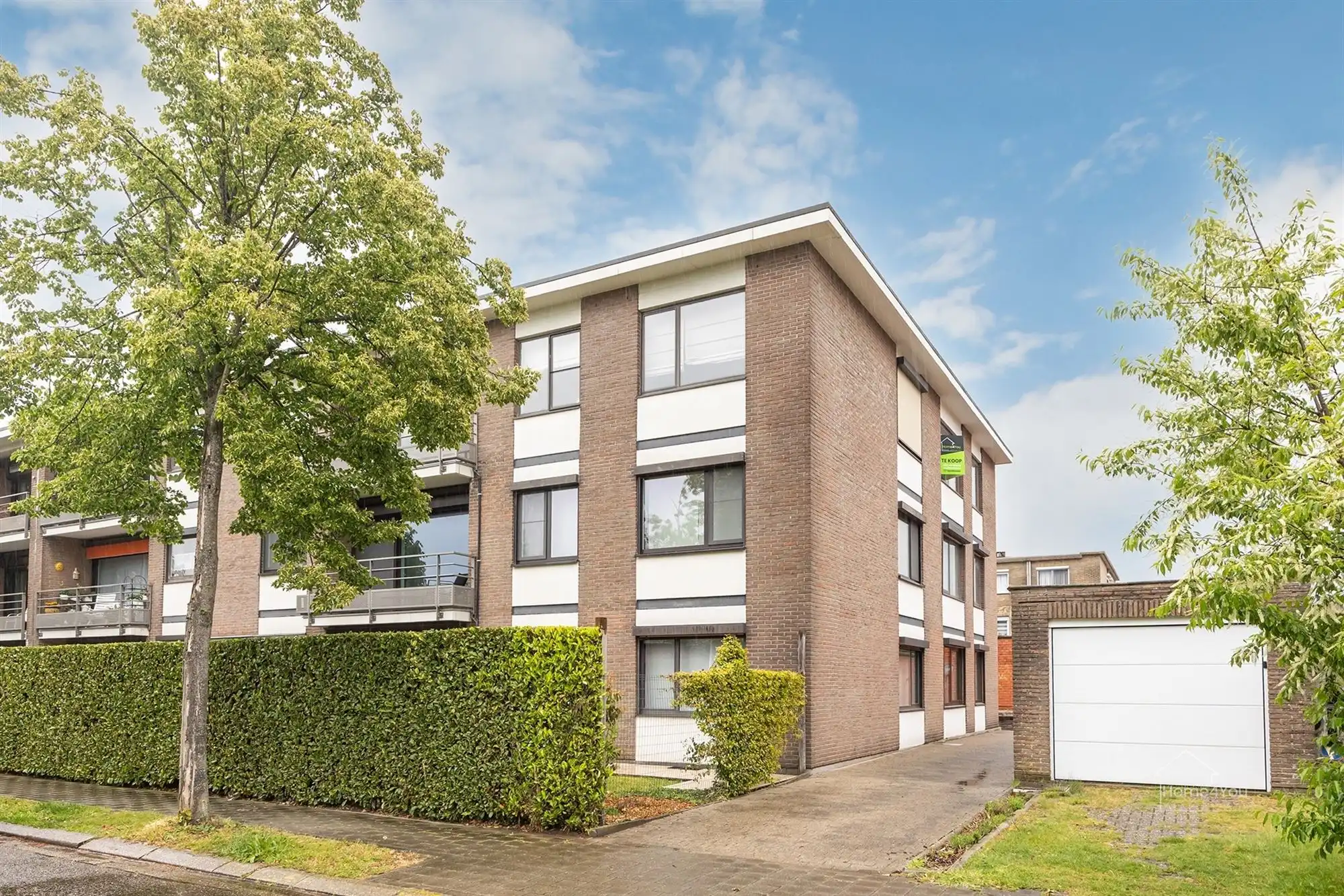 Ruim en lichtrijk appartement met terras + autostaanplaats foto 21