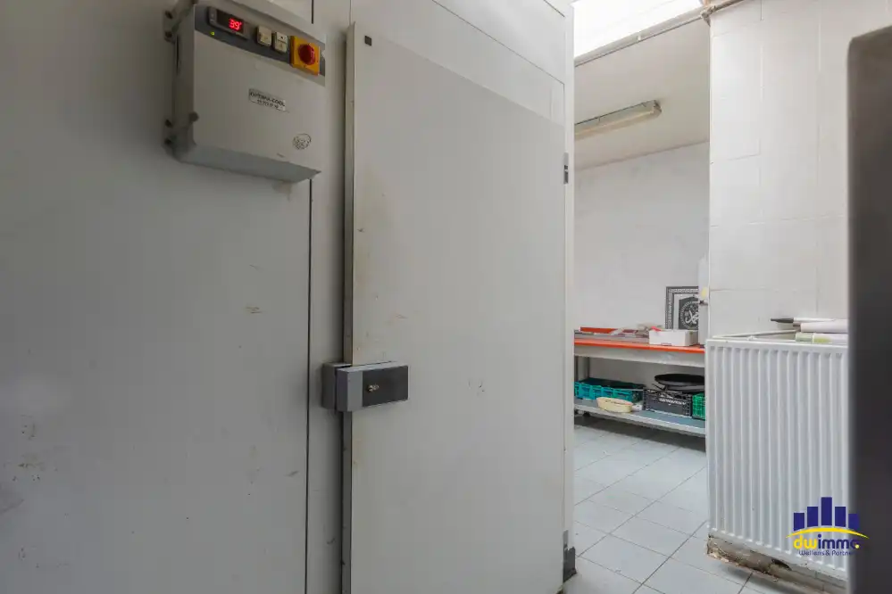 Opbrengsteigendom te koop op toplocatie langs de Brusselsesteenweg Gent foto 9