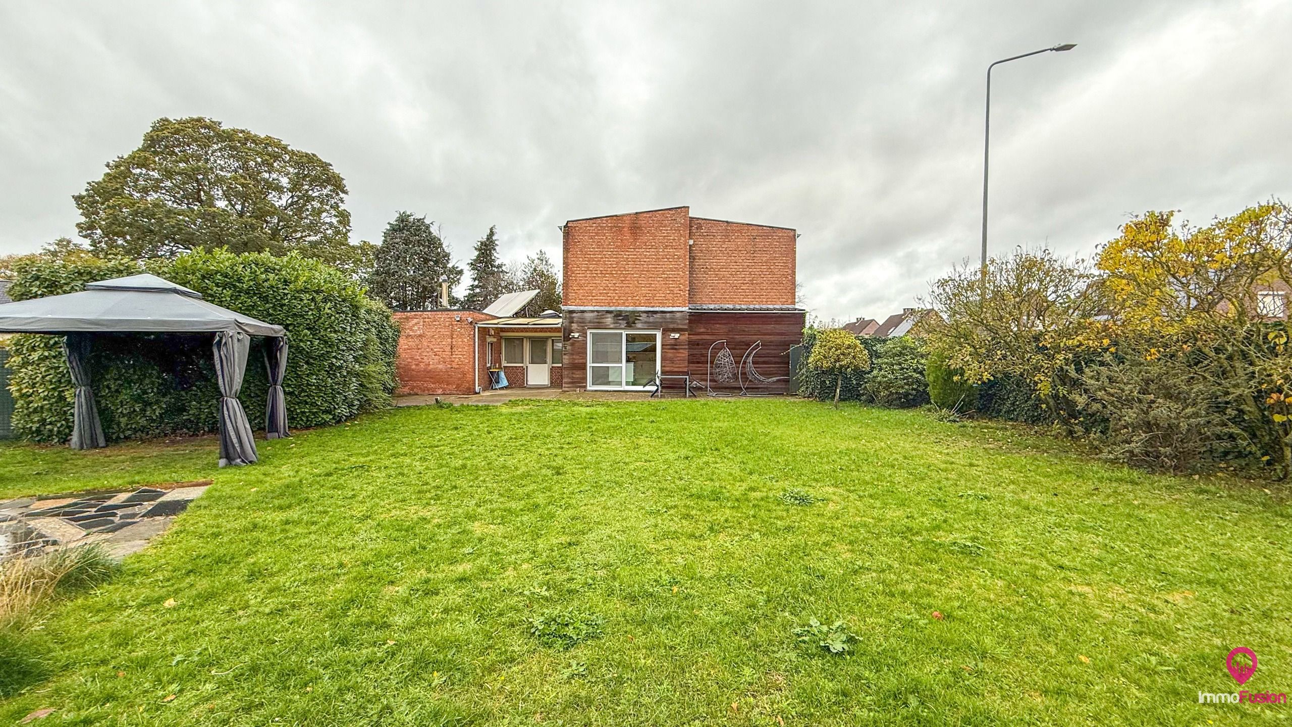 Instapklare open bebouwing met 4slpks op perceel van 10are! foto 32