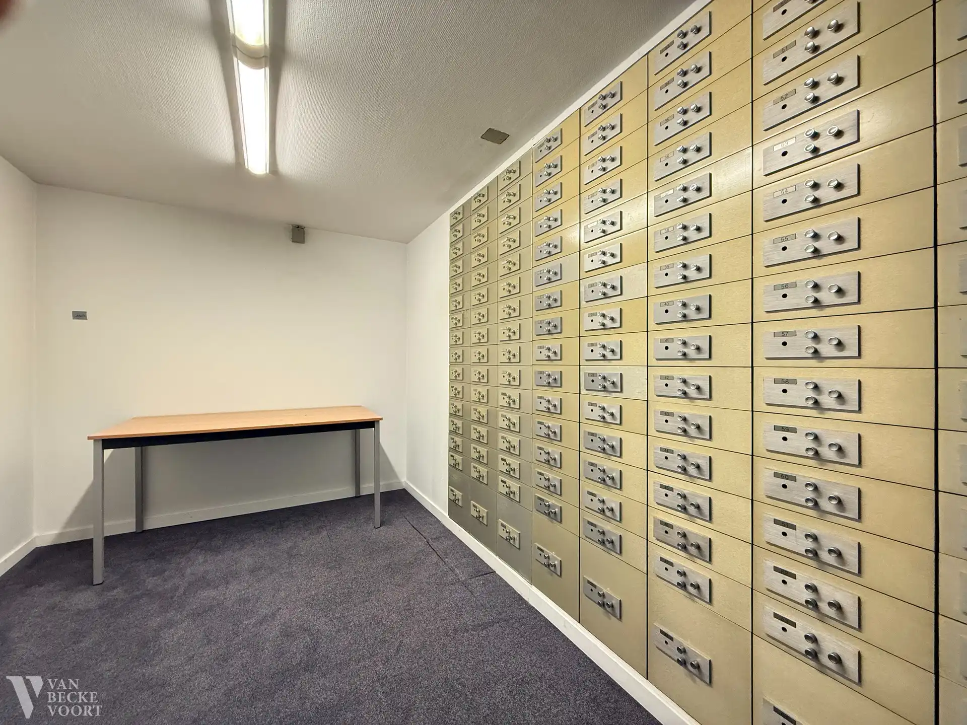 Ruim handelsgelijkvloers op hoekligging 330m² foto 13