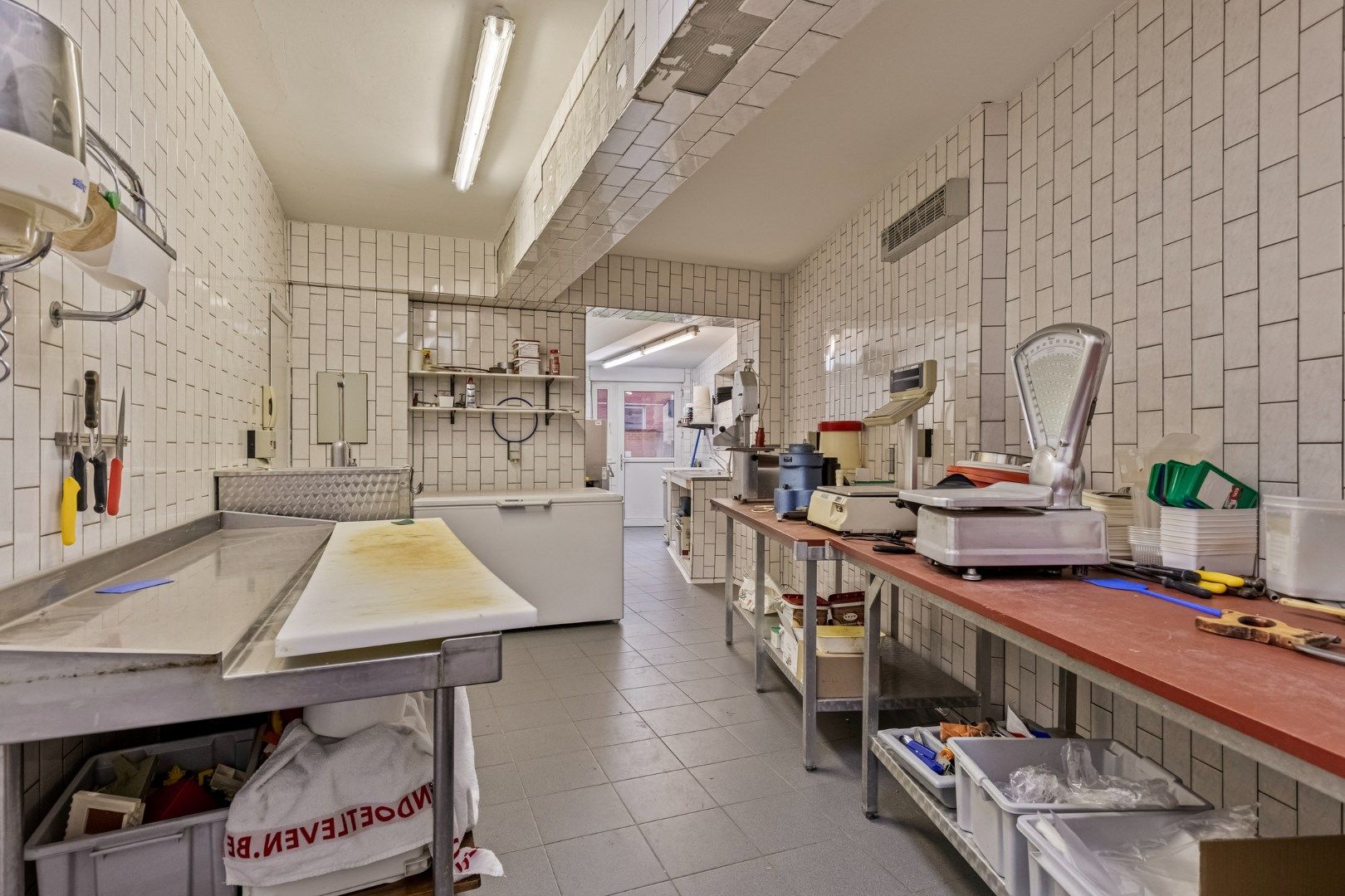 Ruime handelswoning met 6 SLPKS en garage in Mol-centrum ! foto 4