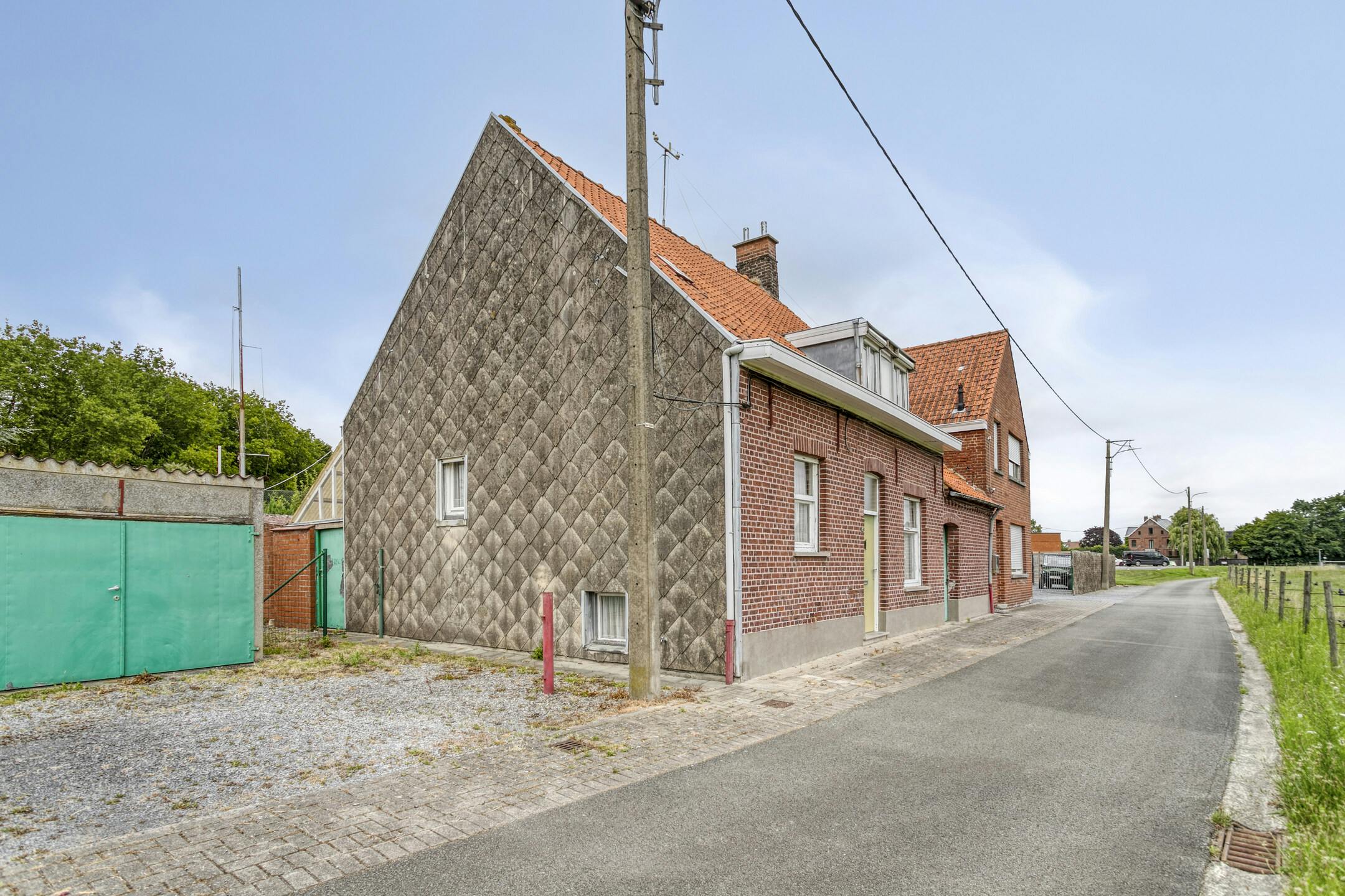 Te renoveren halfopen woning in Gullegem  foto 2