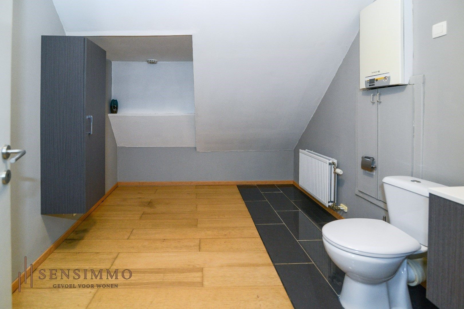 Instapklare duplex met 3 slpk + terras + parking in de levendige Vennestraat! foto 14