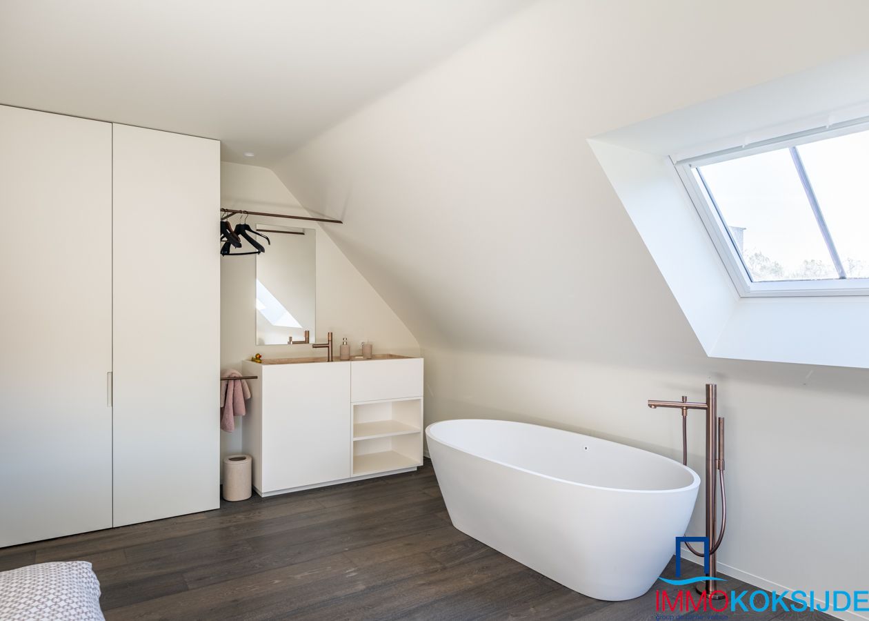 Luxueus gerenoveerde villa met 5 slaapkamers, residentieel gelegen op toplocatie in Sint-Idesbald. foto 35