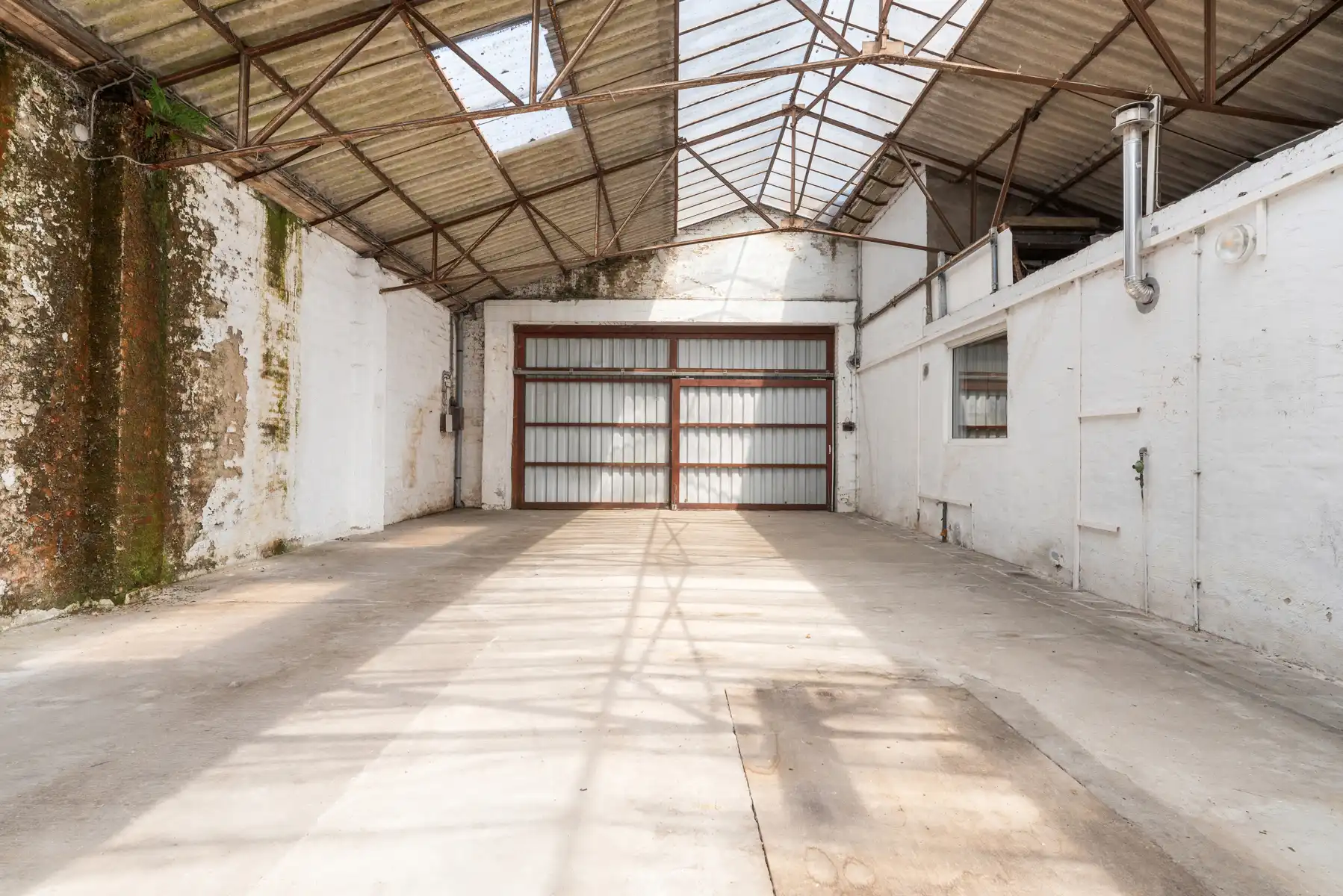 Statige woning met ruime loods foto 18