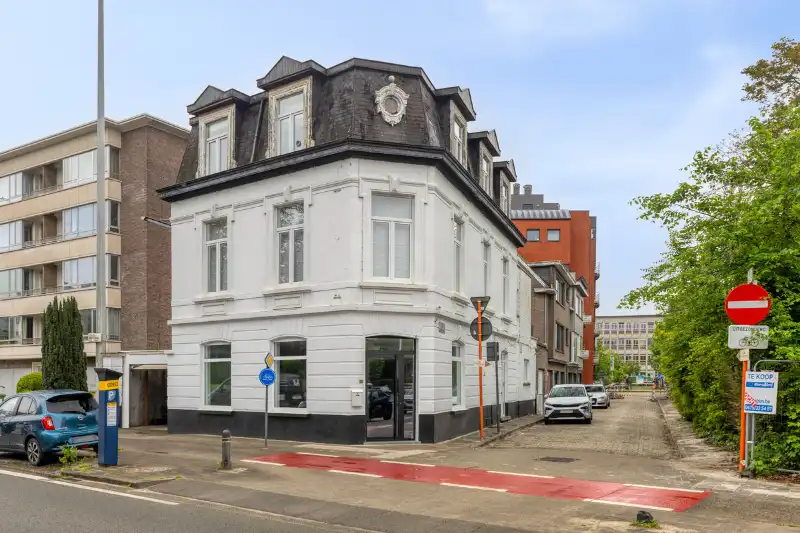 Karaktervol handelspand met luxueuze duplex op toplocatie aan De Sterre in Gent foto 2