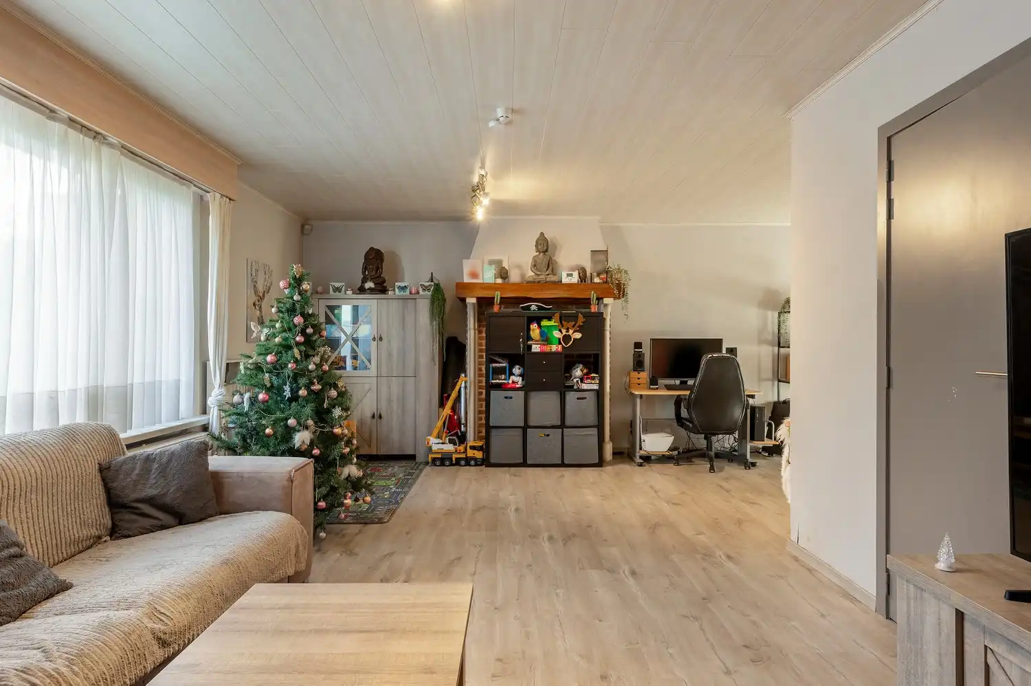 Uiterst gunstig gelegen kantoor met woonst. foto 42