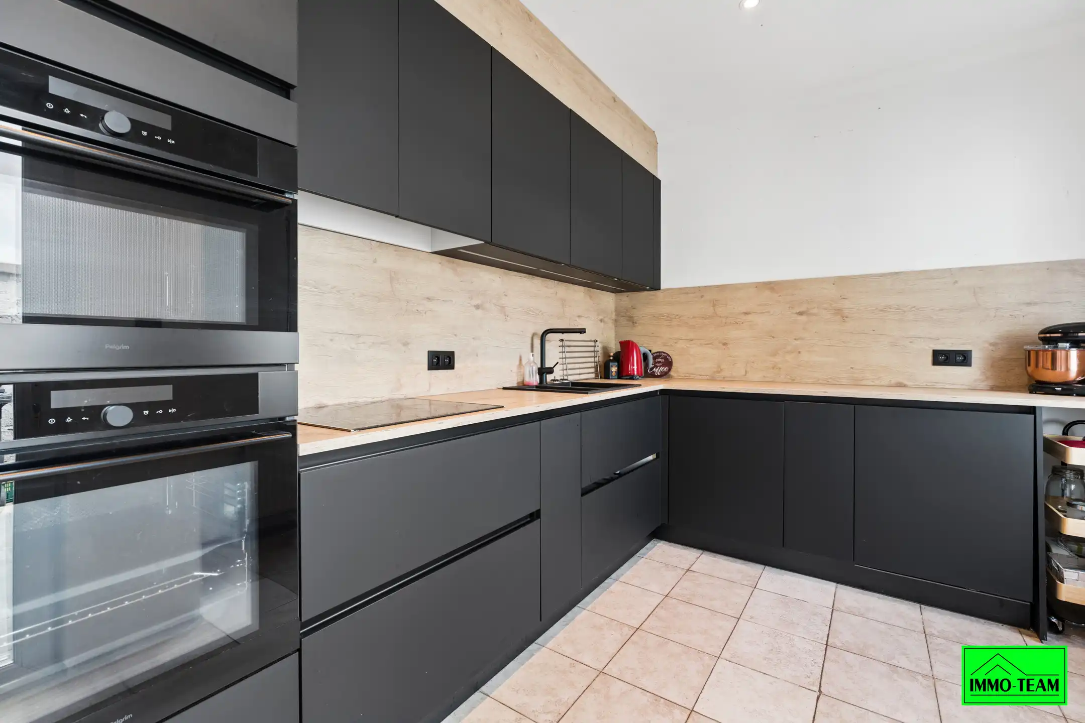 Gezellige, instapklare 2-gevelwoning nabij centrum Okegem foto 8