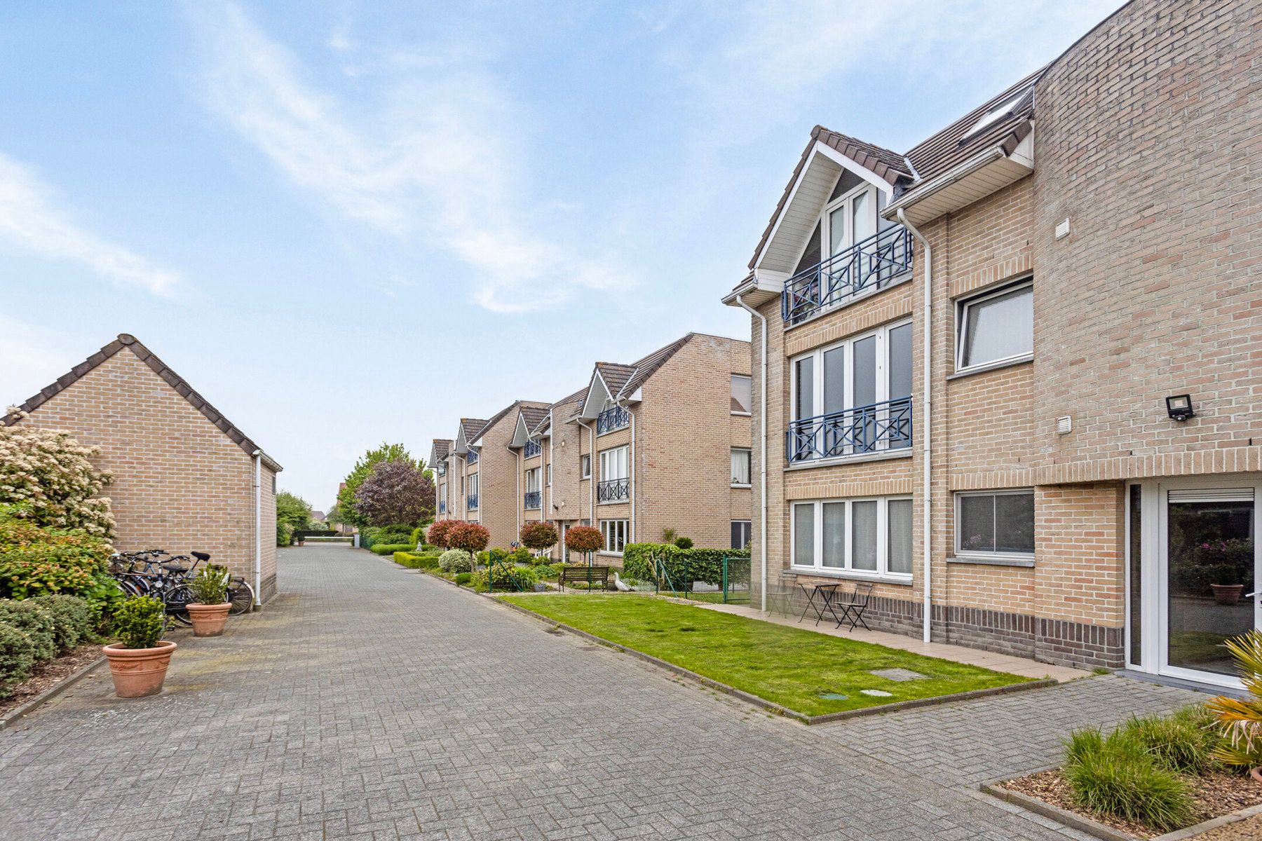 Centraal gelegen, gemoderniseerd appartement in Oedelem foto 2