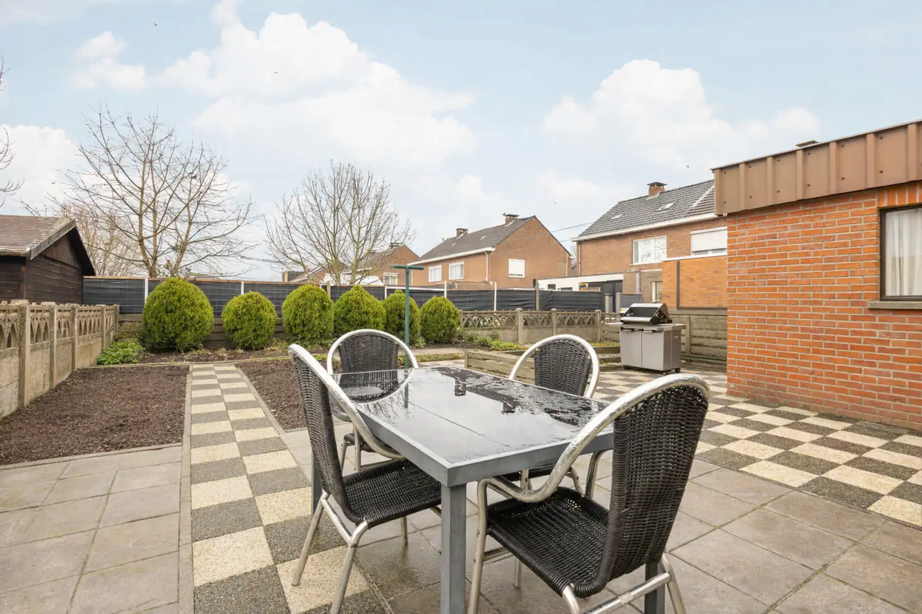 Charmante woning met drie slaapkamers. foto 23