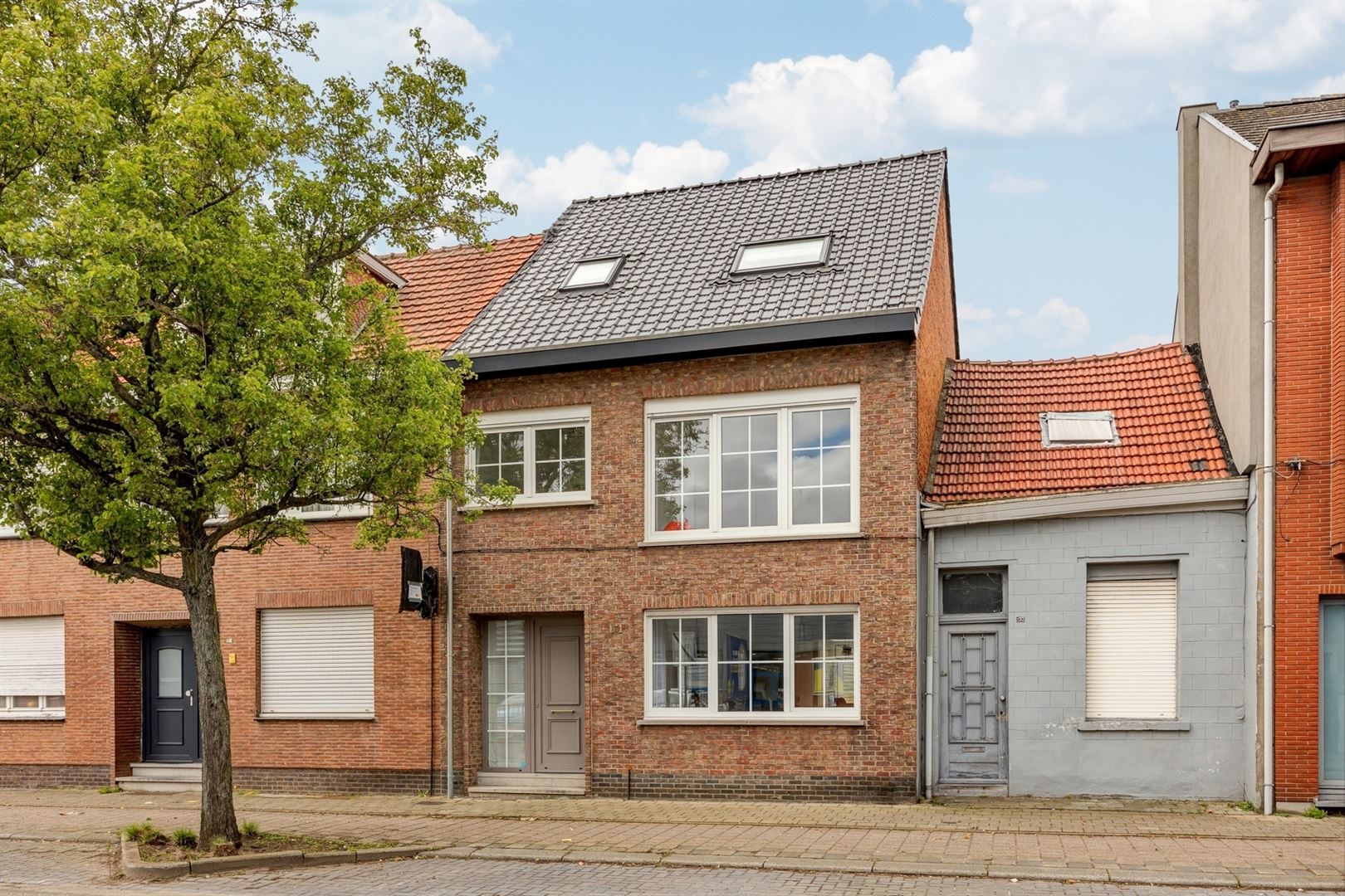 Woning met 5 kamers en achteruitgang en fietsenberging foto 2