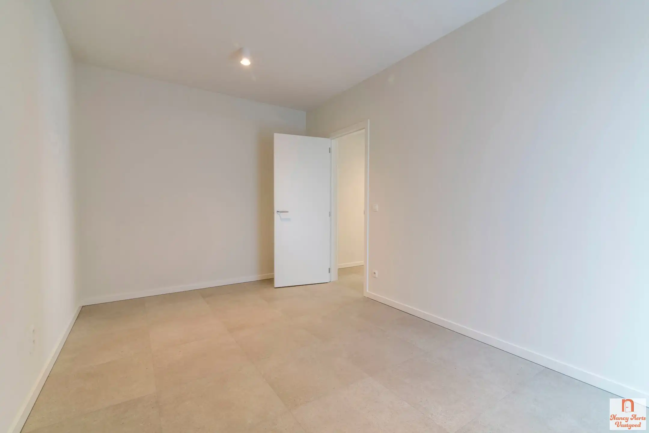 Instapklaar appartement met tuin en carport op toplocatie foto 15