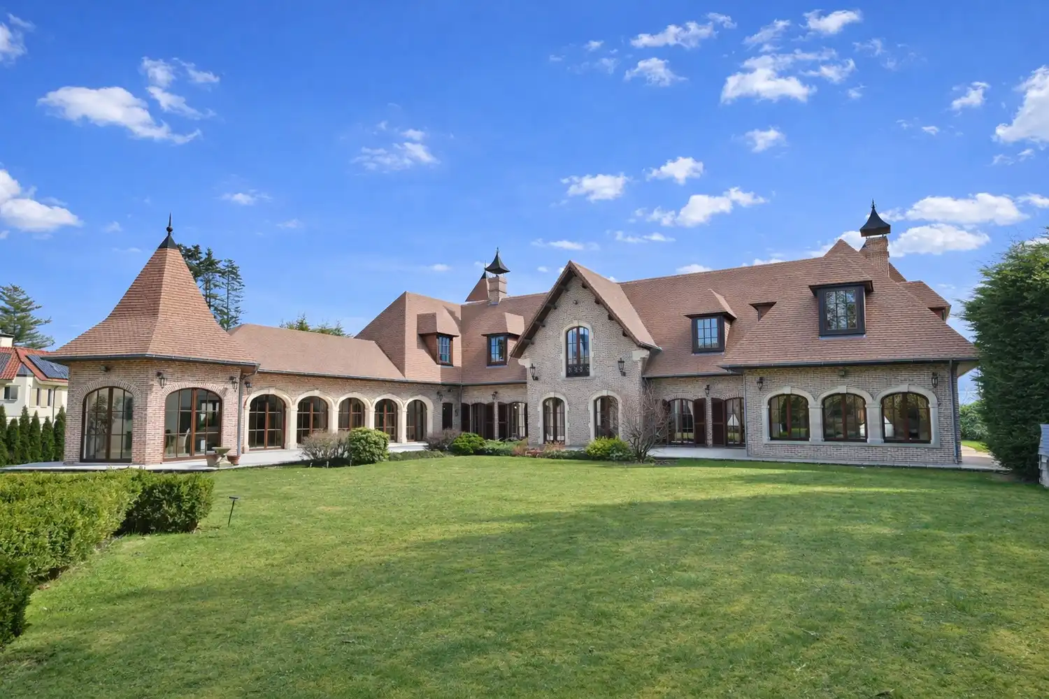 Magnifieke kasteelvilla met binnenzwembad, uniek gelegen in villawijk “Goudkust”, omringd door natuur, rust en optimale privacy foto 3